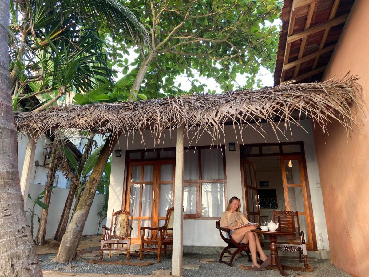 La-Vira Beach Villa ฮิกคาดูวา ภายนอก รูปภาพ